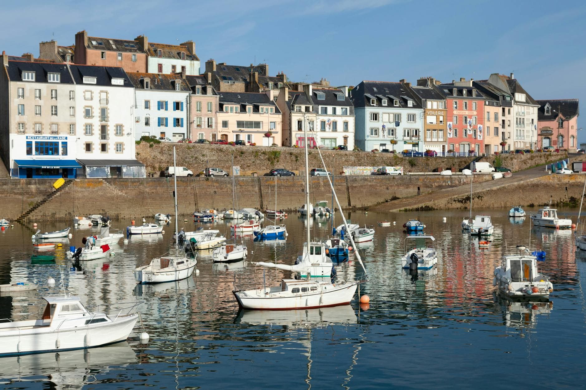 Vue panoramique de Brest avec son port et ses quartiers résidentiels